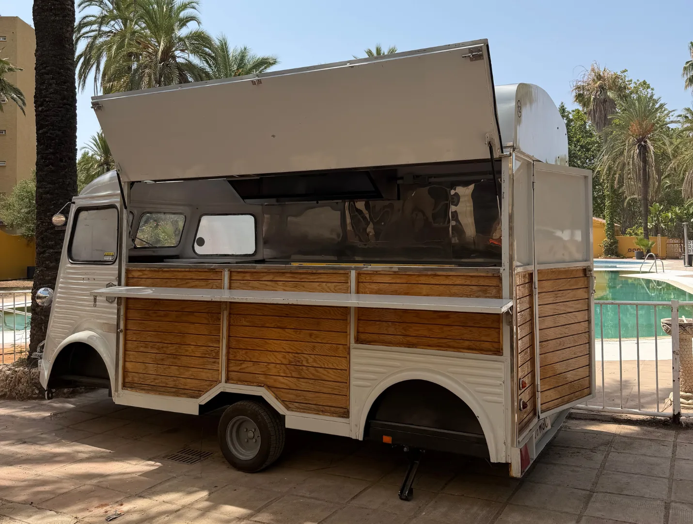 Área de autocaravanas Camping Marbella Playa en Marbella, Málaga
